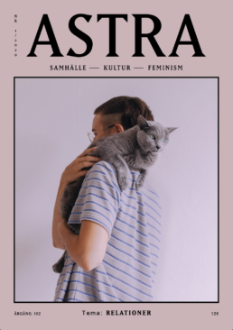 Pärmen till Astra 1 / 2020. BIld på minnäska med en katt på axeln. Samhälle - kultur - feminism. Tema: Relationer